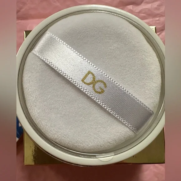 Dolce & GabbanaSolar Glow Translucent Face PowderLimited Edition